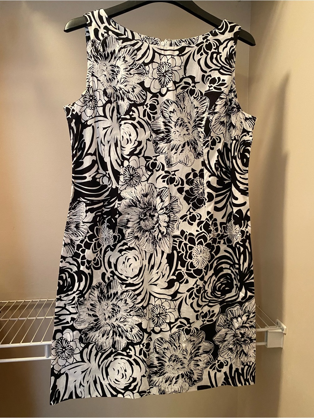 NEW Karin Stevens Black & White Floral Sleeveless Shift Dress Size 16